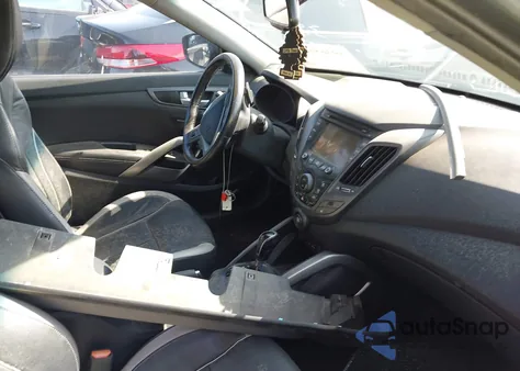 2015 Hyundai Veloster Turbo z USA, uszkodzony, nr VIN KMHTC6AE2FU230993